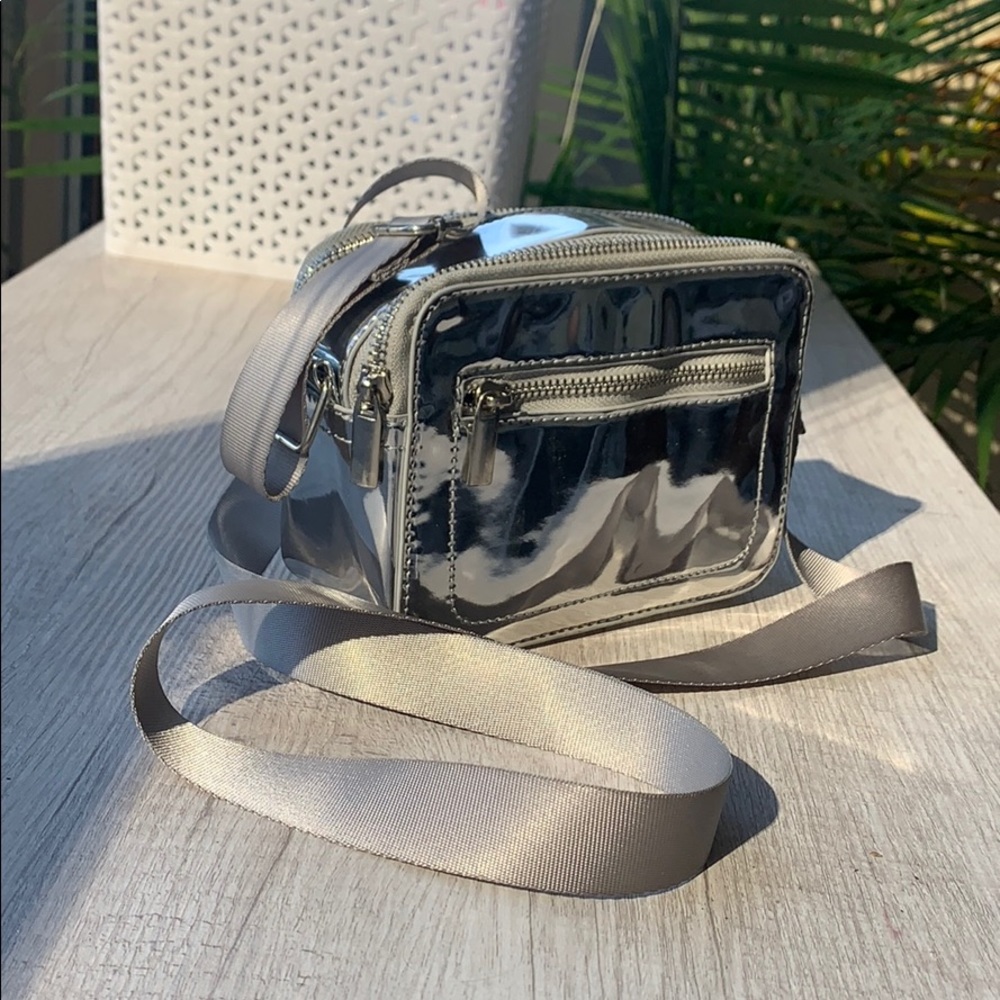 SILVER CHROMATIC SHOULDER BAG